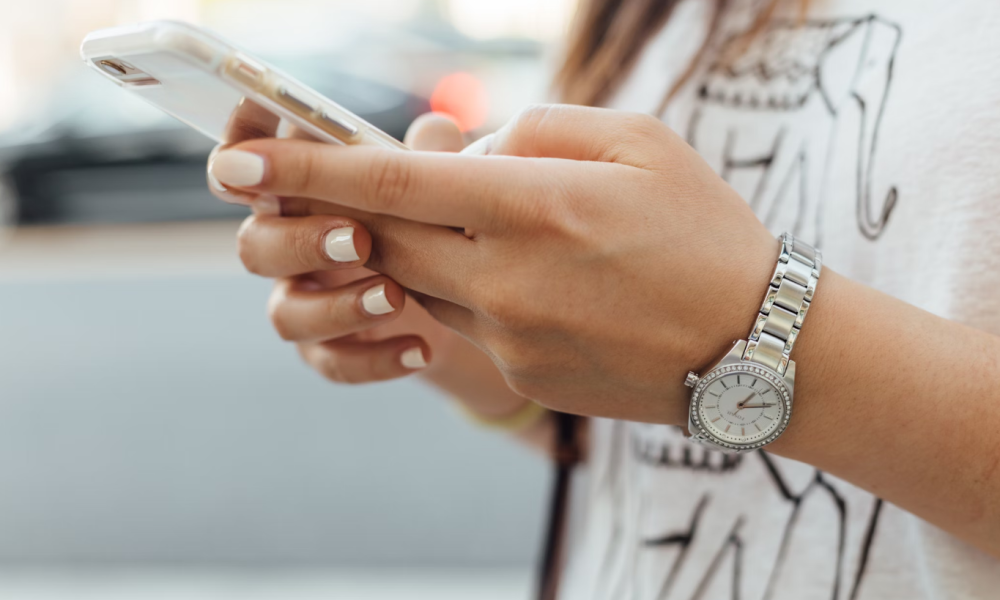 Governor Kathy Hochul is warning New York consumers of E-ZPass text message scams as consumers have reported receiving SMS text messages